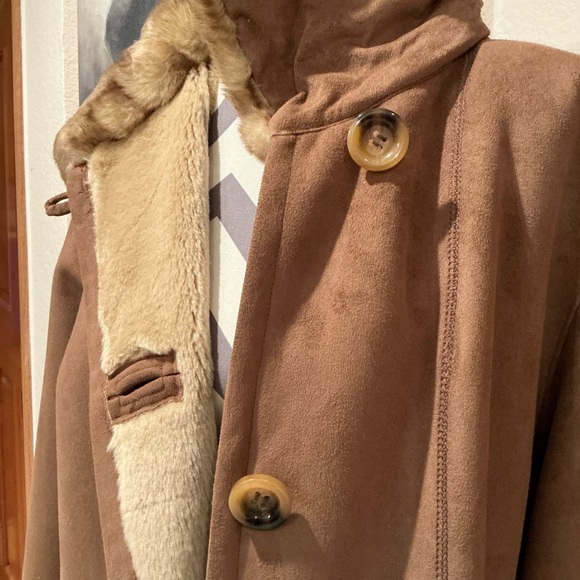 Brown suede faux fur trenchcoat - Picture 7 of 11